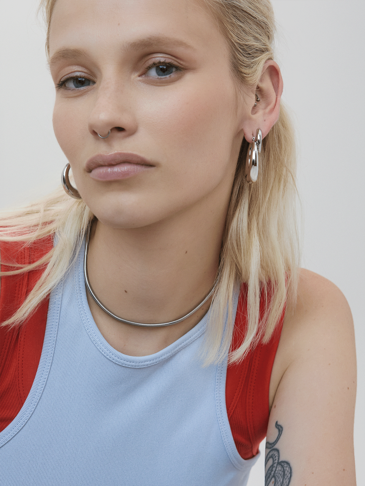 EARRINGS MOON HOOP